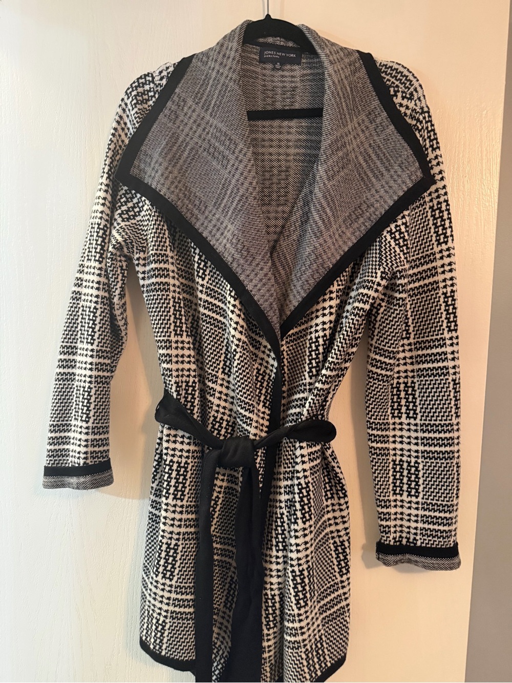 Jones New York Black and White Plaid Knit Wrap Robe Cardigan